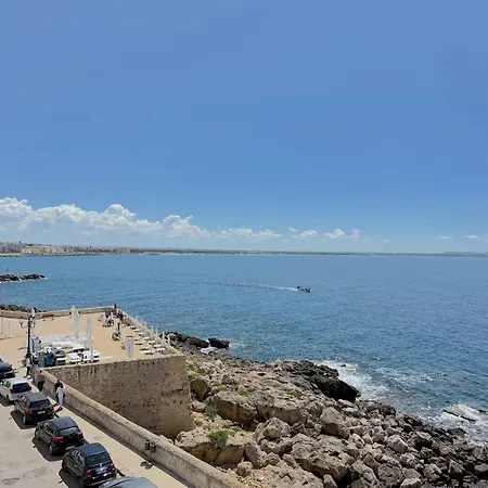 Abuela Teta - Sea Front غالّيبولي