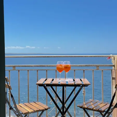 Abuela Teta - Sea Front غالّيبولي