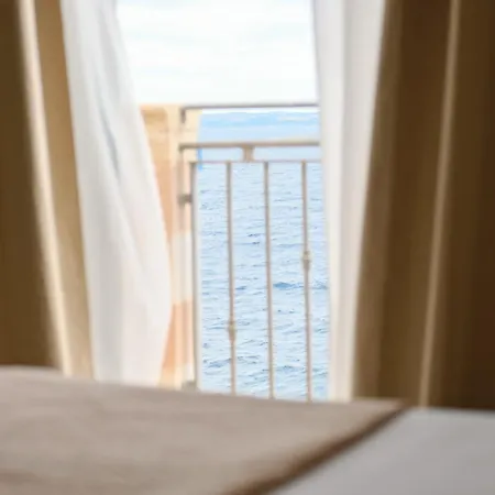 Abuela Teta - Sea Front غالّيبولي
